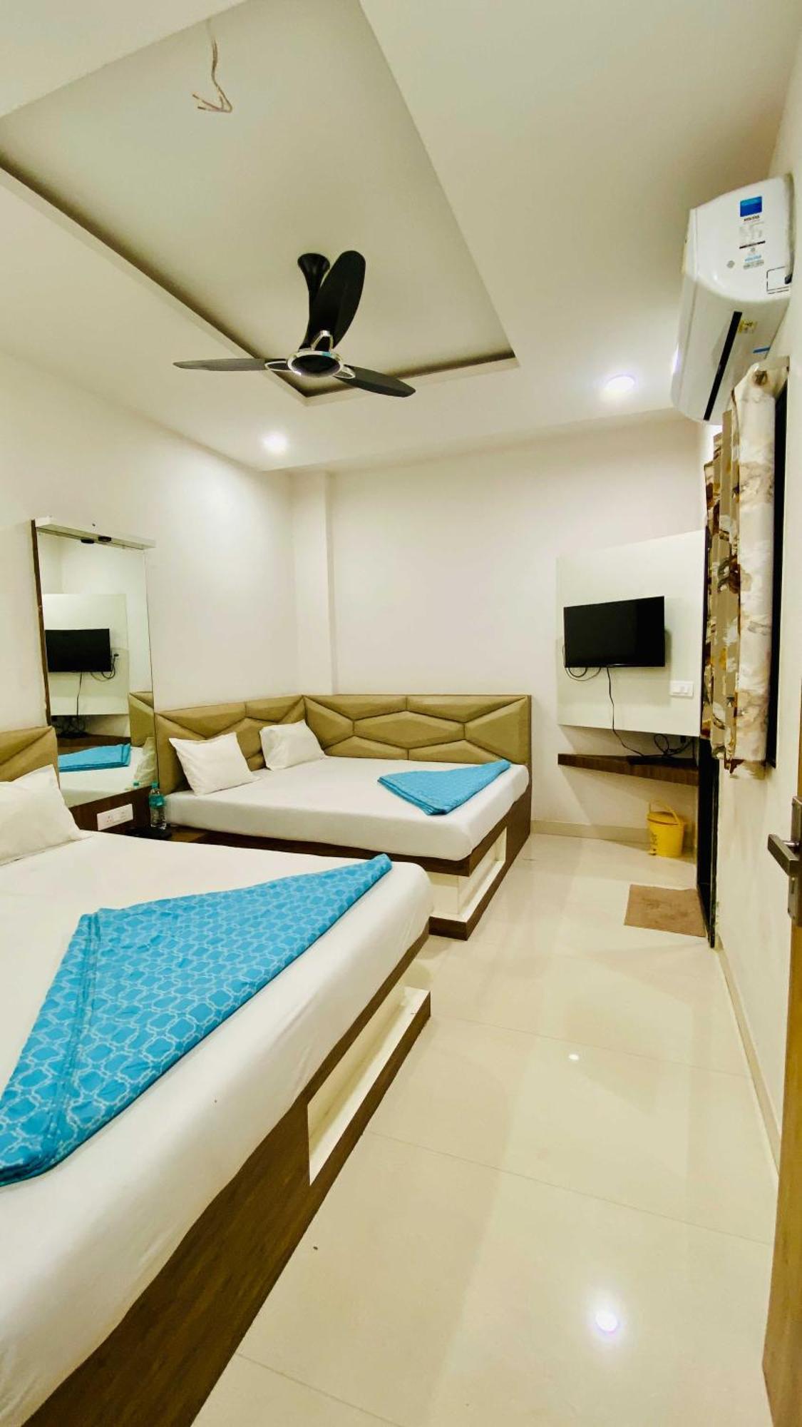 Hotel Gayatri Palace Godarpura Exterior photo