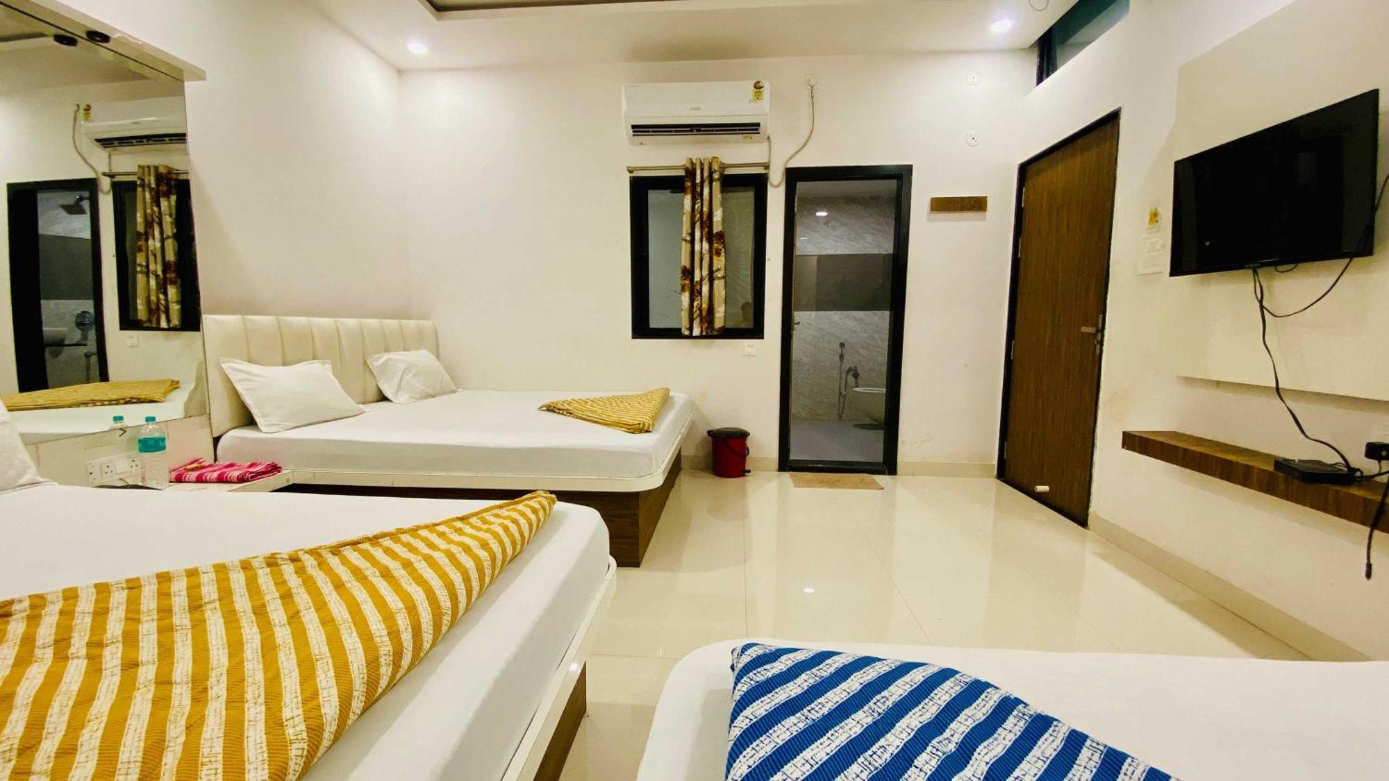 Hotel Gayatri Palace Godarpura Exterior photo