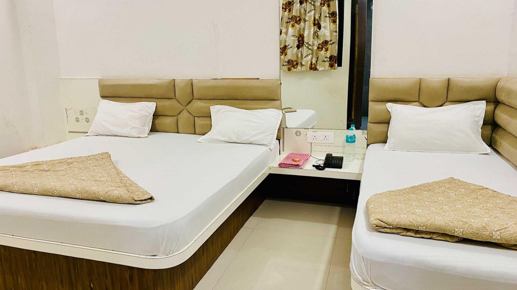 Hotel Gayatri Palace Godarpura Exterior photo