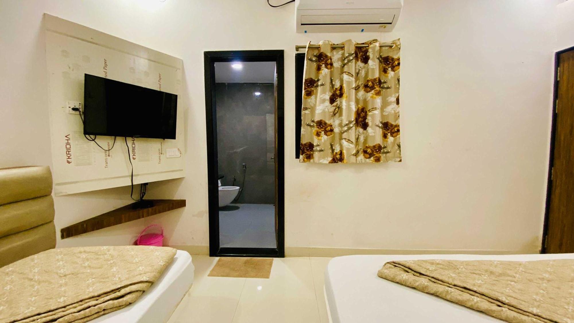 Hotel Gayatri Palace Godarpura Exterior photo