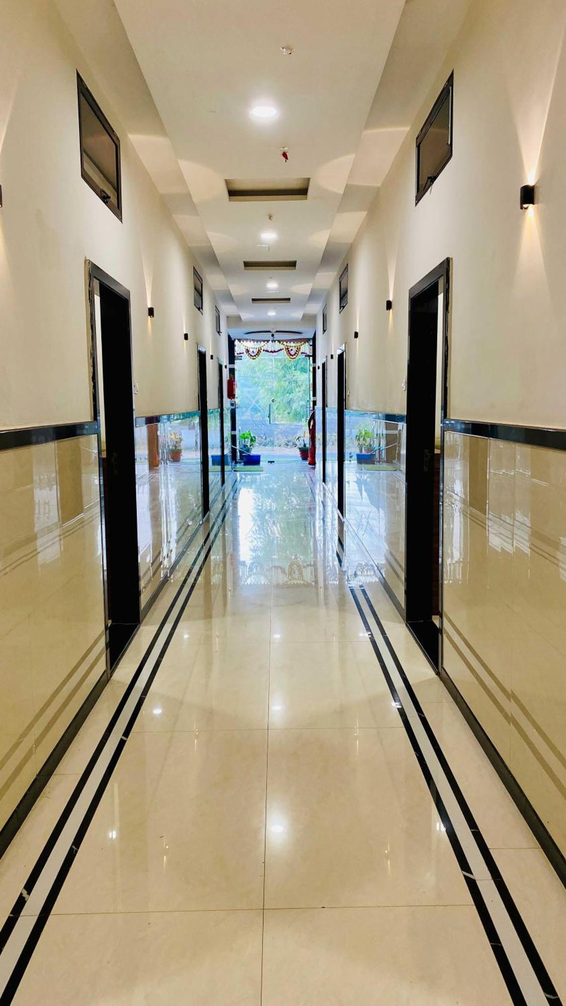 Hotel Gayatri Palace Godarpura Exterior photo